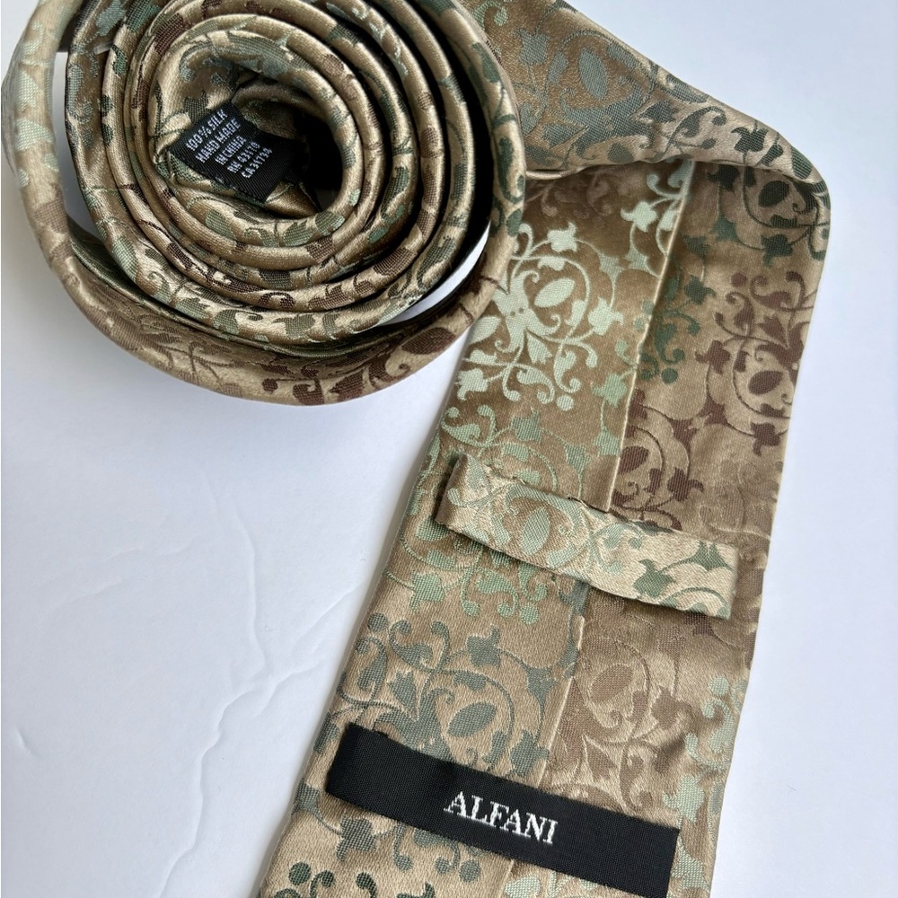 Alfani Men's Beige and Green Patterned Tie